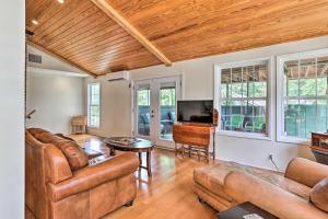 Spacious Family Home on Lake Marion w Boat Ramp!
