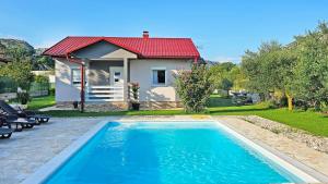 Holiday Home Natura with private pool