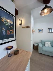 Cool Blue Cotignac Studio in the heart of the village