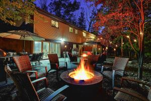 Pocono Mtn Retreat w/ Hot Tub & Fall Views!