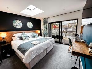 Rooms at The Deck, Penarth