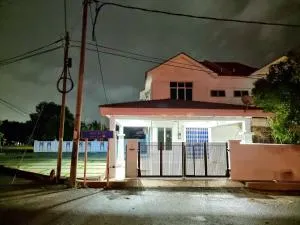 Homestay Kuantan Casa Yara, 2 Storey Corner House - Kampong Darat Mak Bar
