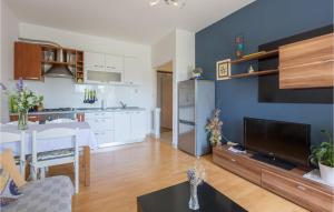 Gorgeous Apartment In Umag With Wifi 