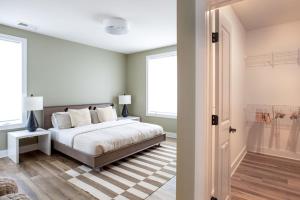 Piedmont Place Suite 401 Modern Apartment in Crozet Near King Family Vineyards