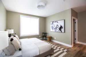 Piedmont Place Suite 401 Modern Apartment in Crozet Near King Family Vineyards