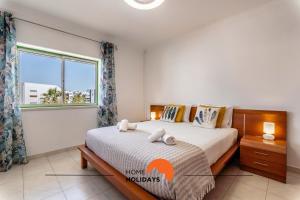 #167 Santa Eulália by Home Holidays
