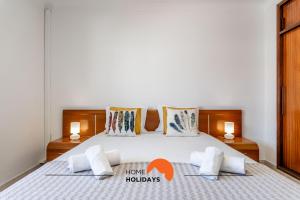 #167 Santa Eulália by Home Holidays