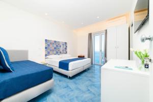 Deluxe Double Room with Balcony and Sea View room in Eden sul Mare