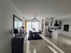 Villas Villa Moderne et Intimiste, a Quelques Minutes de la Baie de la BAULE : photos des chambres