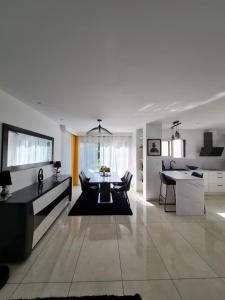 Villas Villa Moderne et Intimiste, a Quelques Minutes de la Baie de la BAULE : photos des chambres