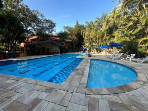 Flat Estudio 220 amarílis 3 Piscinas climatizadas, carregar veiculo eletrico, Bertioga, Riviera de São Lourenço Apartamento estúdio, cozinha equipada completa, serviço de hotelaria, limpeza e trocas diária de toalhas, WI-FI 500 MB