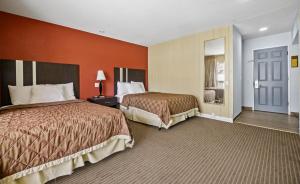 Queen Room with Two Queen Beds - Non-Smoking room in Travelodge by Wyndham Cathedral City