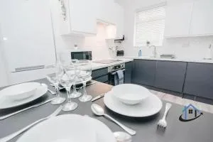 Balby Casa Nr Doncaster racecourse king beds street parking - Warmsworth