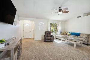 Pet-Friendly Lake Havasu City Paradise with Grill!