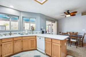 Pet-Friendly Lake Havasu City Paradise with Grill!