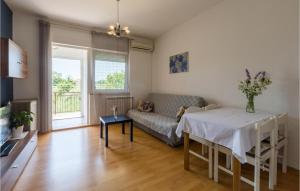 Gorgeous Apartment In Umag With Wifi 