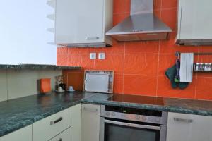 Το σπίτι δίπλα στη θάλασσα The house by the sea