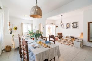 Boho Beach House & Garden, seconds from the beach