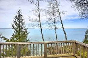 Gorgeous Charlevoix Home on Lake Michigan! - Charlevoix