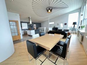 Modern and spacious 4 bedroom house, with spectacular view over Reykjavik.