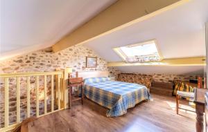 Maisons de vacances Two-Bedroom Holiday Home in Razecueille : photos des chambres