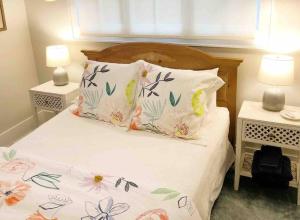 Liz Lane Cottage- entire guesthouse