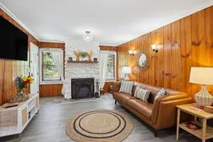 Twin Peaks Vacation Rental with Hot Tub! - Twin Peaks