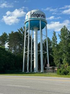 Bears den Lounge and Motel