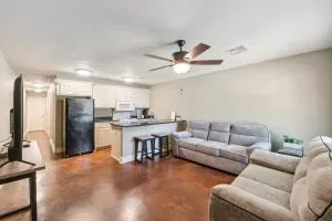 Lovely Lake Charles Duplex in Central Location! - 萨尔弗