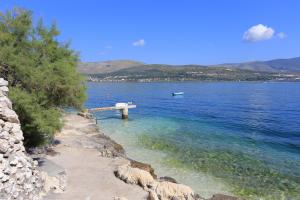 Apartments with parking space Mastrinka, Ciovo - 2050