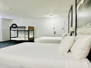 Triple Room - Non-Smoking room in Howard Johnson by Wyndham Flagstaff I-40 East Lucky Lane