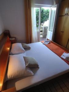 Apartments with parking space Pag - 16016