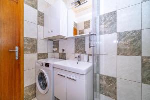 Apartments by the sea Postira, Brac - 20151