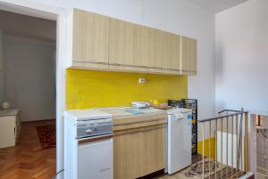 Apartments by the sea Tisno, Murter - 21405