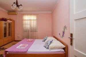 Apartments by the sea Tisno, Murter - 21405