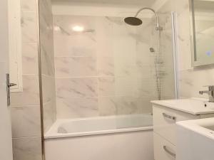 Appartements Charmant T2 renove a 300m de la plage avec parking prive a Courseulles-sur-Mer - FR-1-746-3 : photos des chambres