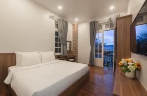 Phòng Superior giường đôi có ban công (Superior Double Room with Balcony)