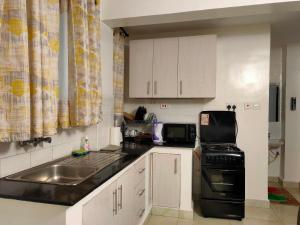 1 Bed Flat Sleeps 2 with On-Site Parking