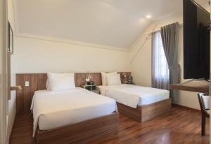 Phòng 2 Giường Đơn Nhìn Ra Thành Phố (Twin Room with City View)