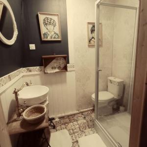 Appartements Escap'Home - Appartement insolite - Enquete dans l'hebergement et option seance d'escape game le jour du depart : photos des chambres