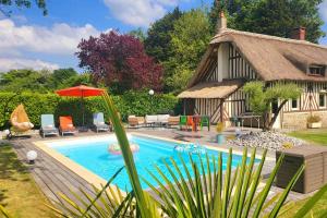 Maisons de vacances Belle chaumiere avec piscine privee chauffee : photos des chambres