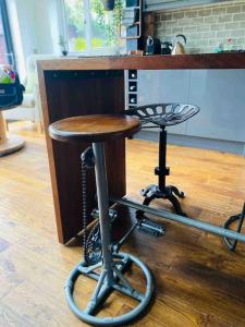 Lovely Semi-Beach 2x Pubs -5 min walk-Pets welcome-Parking-Garden