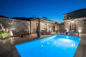 Villa Frontale - Restored Villa with Pool Perfect for 4 Nestled Next to a Traditional Olive Mill and Local Farms Offering Authentic Hospitality and Organic Delights - Kallithea