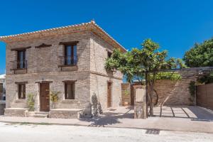 Villa Frontale - Restored Villa with Pool Perfect for 6 Nestled Next to a Traditional Olive Mill and Local Farms Offering Authentic Hospitality and Organic Delights By Villa Mana Gers