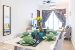 Simfoni Tower 3R2B 8pax @C180@Chr Trader Square - 4hvězdičkové hotely ve městě Seri Kembangan