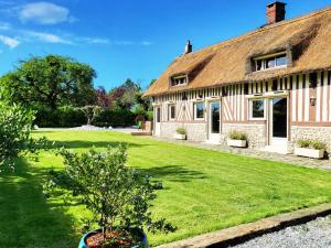 Maisons de vacances Belle chaumiere avec piscine privee chauffee : photos des chambres