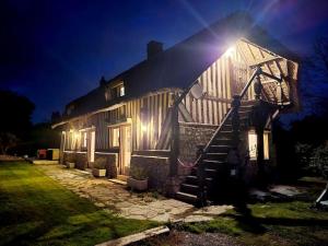 Maisons de vacances Belle chaumiere avec piscine privee chauffee : photos des chambres