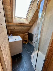 Chalets Chalet Vieux Bois, au coeur du village des Rousses : photos des chambres