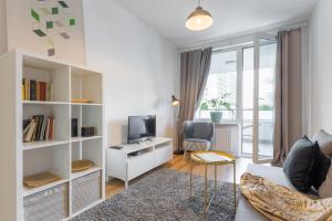 Golden Apartments Warsaw - Stylish & Sunny - Pereca Residence, City Center