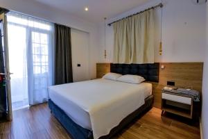Large Double Room room in Vila Enxhi